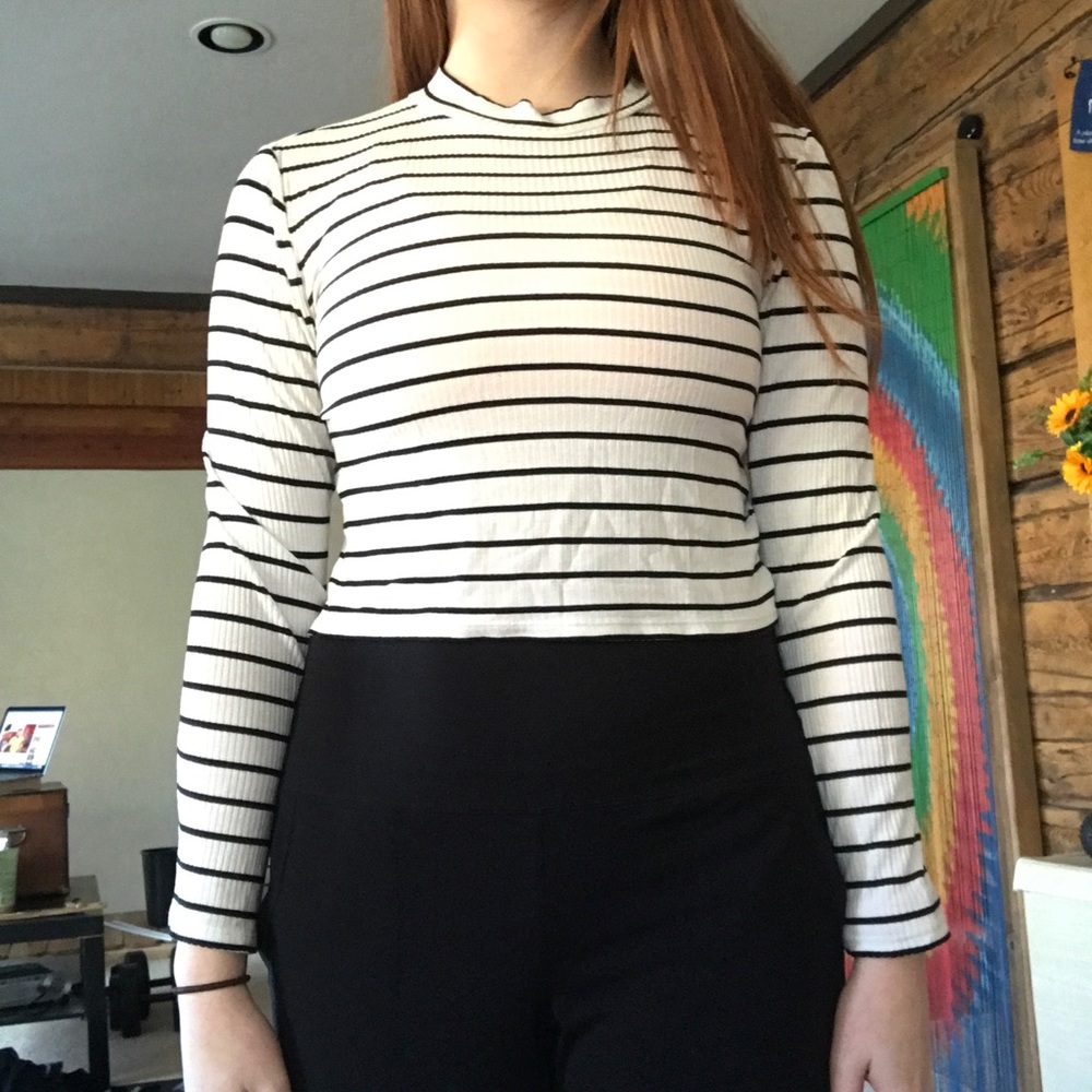 Mock neck striped cropped long sleeve